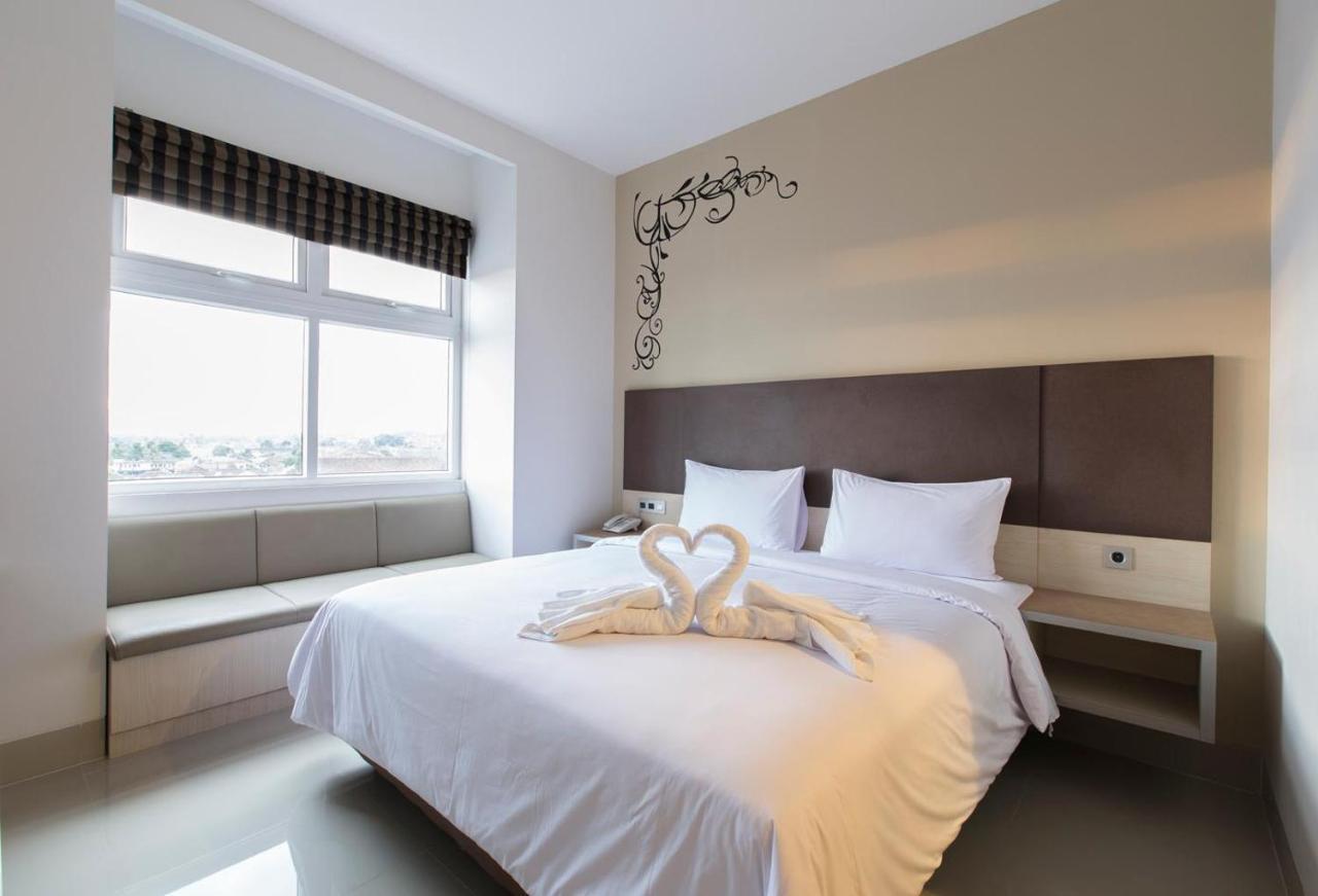 Sparks Odeon Sukabumi, Artotel Curated מראה חיצוני תמונה